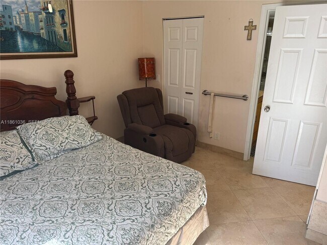 Building Photo - 1401 SW 135th Terrace