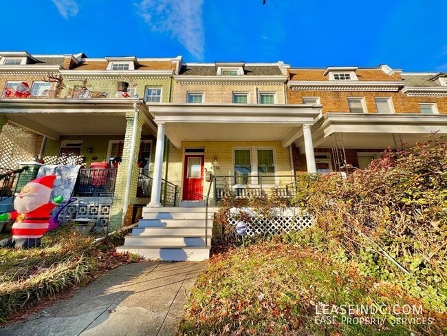 Primary Photo - 4716 8th St NW