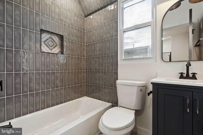 Building Photo - 1544 S Bambrey St