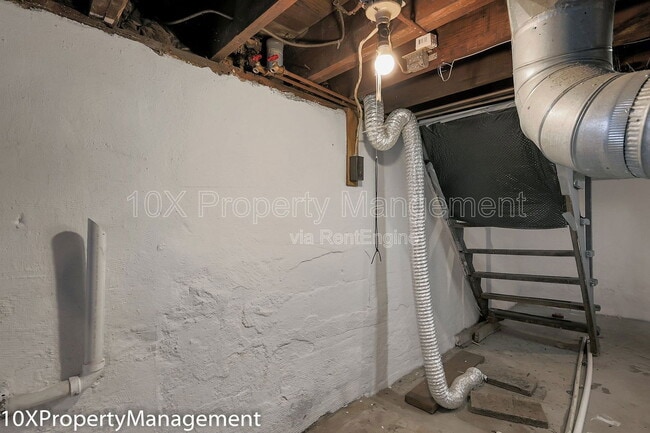 Building Photo - 1819 E Walnut St