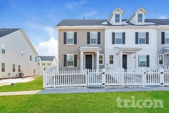 Building Photo - 5 Beautyberry St