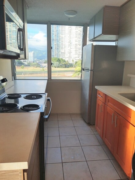 Building Photo - 2015 Ala Wai Blvd