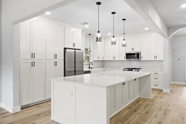 Building Photo - 502 Sherwood Ct