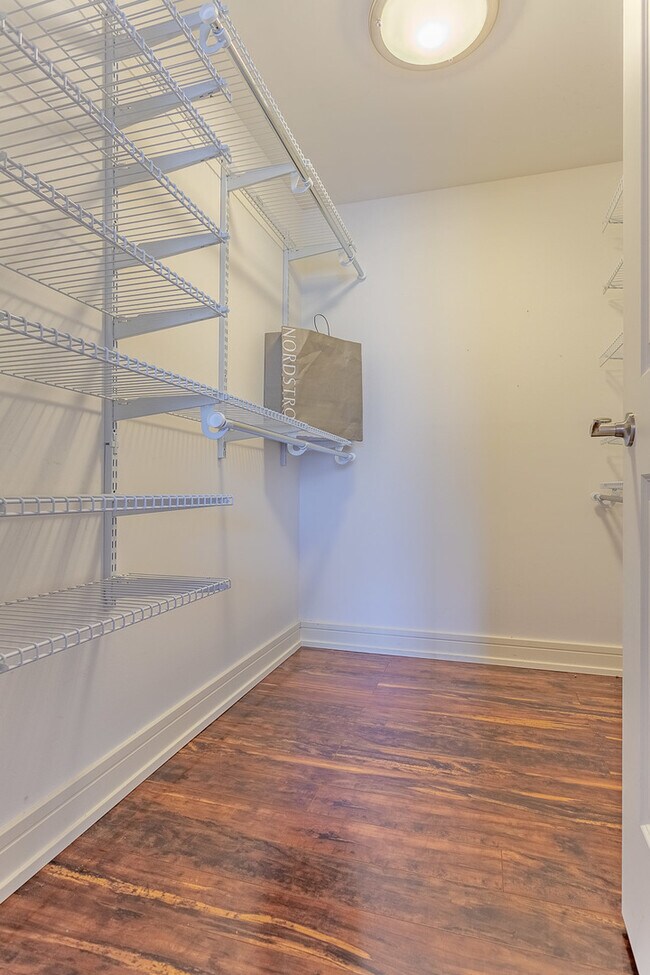 Building Photo - 1615 E Central Rd