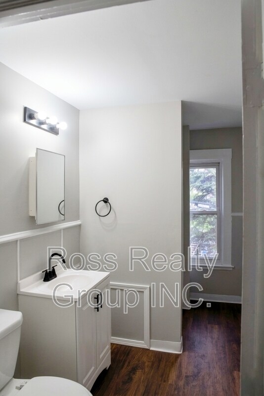 Building Photo - 902 Mason St