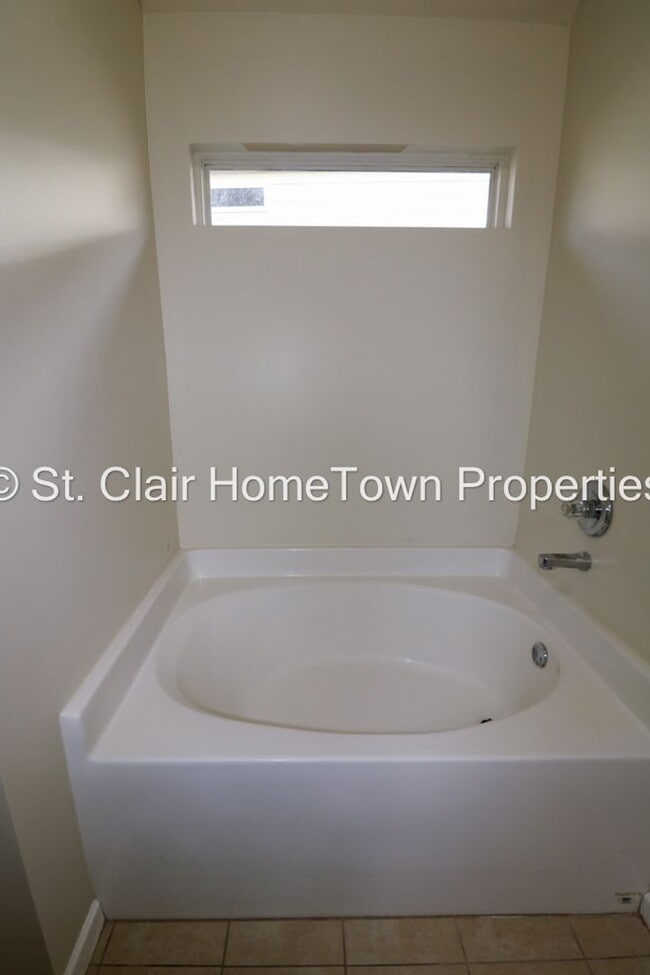 Building Photo - Family Home in Fox Hollow