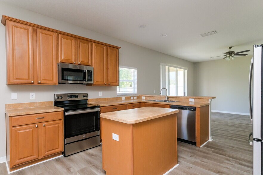 Building Photo - 12204 Citrus Leaf Dr