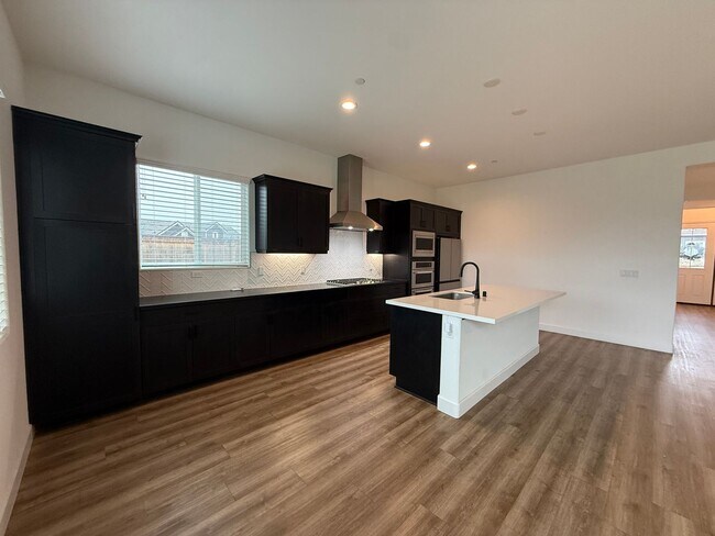 Building Photo - Executive Single-Story Living in Vintage Ranch/Rice Ranch Community