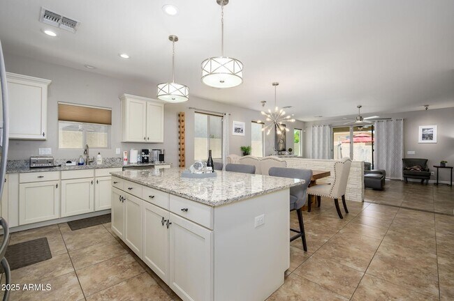 Building Photo - 6608 W Saguaro Park Ln