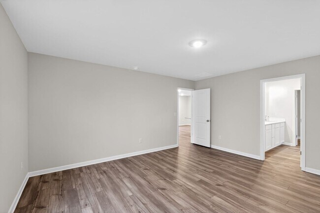 Building Photo - Spacious 5BR House in Statesville