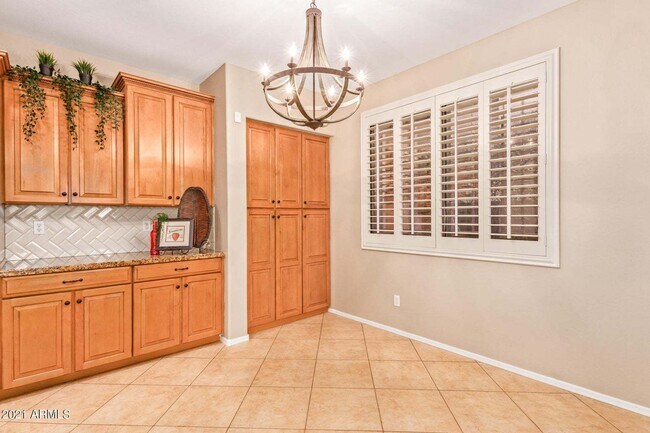 Building Photo - Eagle Glen Cul-de-sac Beauty