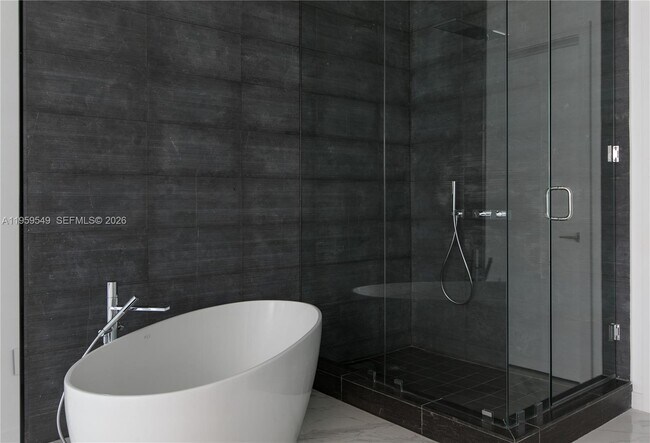 Building Photo - 480 NE 31st St