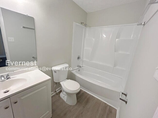 Building Photo - Beautiful 3-Bedroom Home with Garage / Pet...