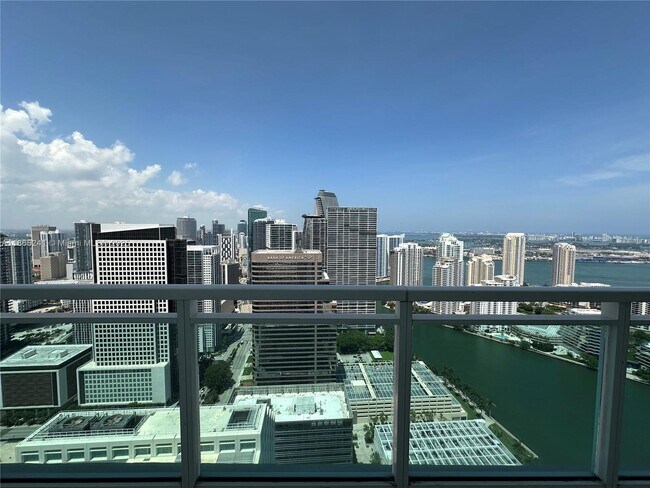 Building Photo - 950 Brickell Bay Dr