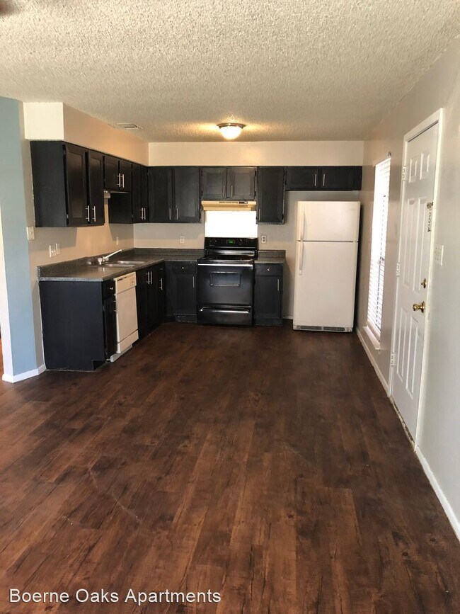 Primary Photo - 2 br, 1 bath Apartment - 400 Rosewood Ave.