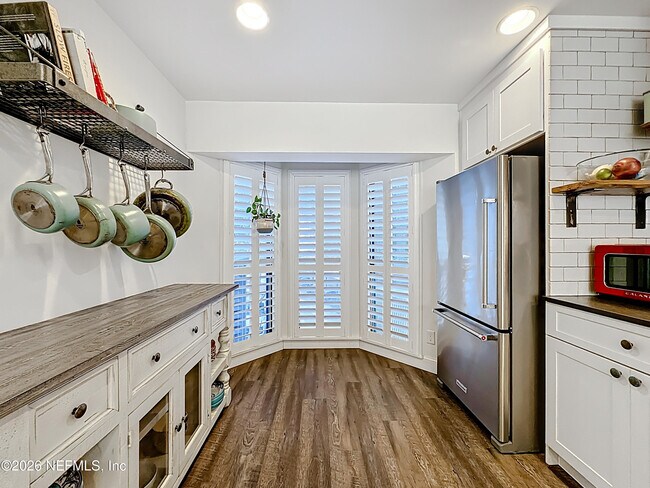 Building Photo - 2009 Seminole Rd