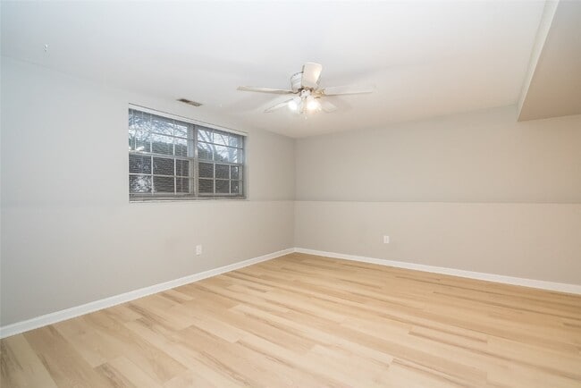 Building Photo - 335 Parma Dr