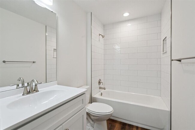 Building Photo - 1075 N Rockingham Ave