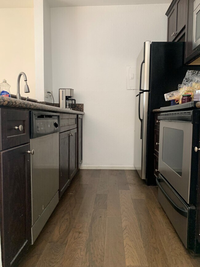 Building Photo - 141 S Clark Dr