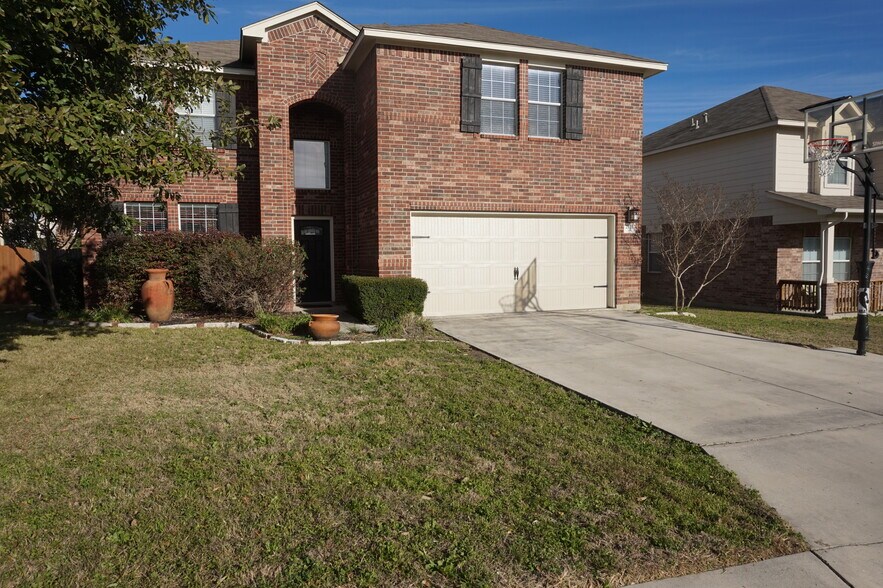 Building Photo - 2121 Warwick Pl