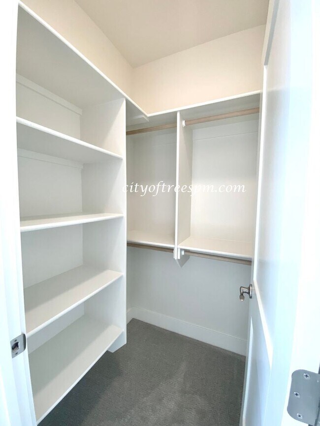 Building Photo - 3 br, 2 bath House - 8934 E Sego Lily Dr