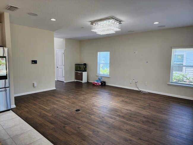 Building Photo - 285 Holly Forest Dr