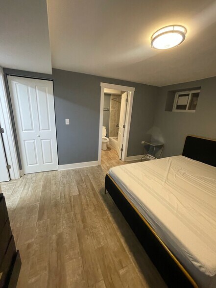 Garden Unit - 4836 S Michigan Ave