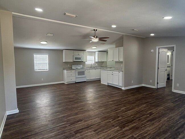 Building Photo - 1895 Wild Cherry Dr