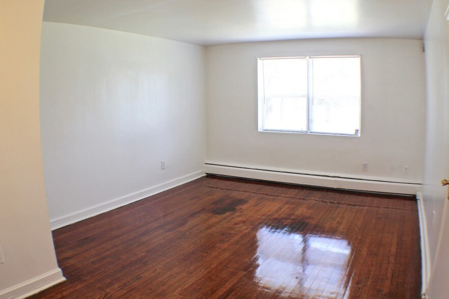 Building Photo - 1541 Park Blvd