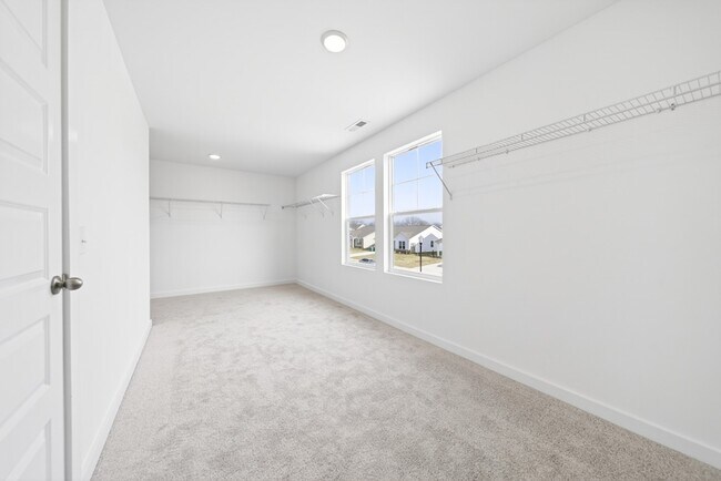 Building Photo - 7060 Sutton Dr