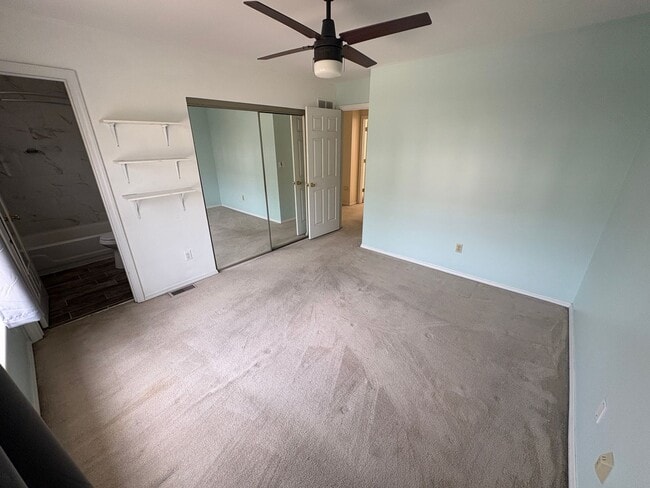 Building Photo - 3 Bedroom, 2.5 Bath Townhouse in Park Hampton