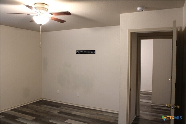 Building Photo - 415 E 4th Ave