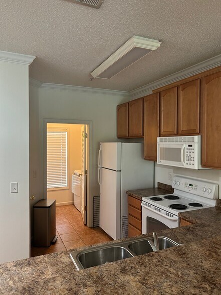 Building Photo - 5822 Longwood Dr
