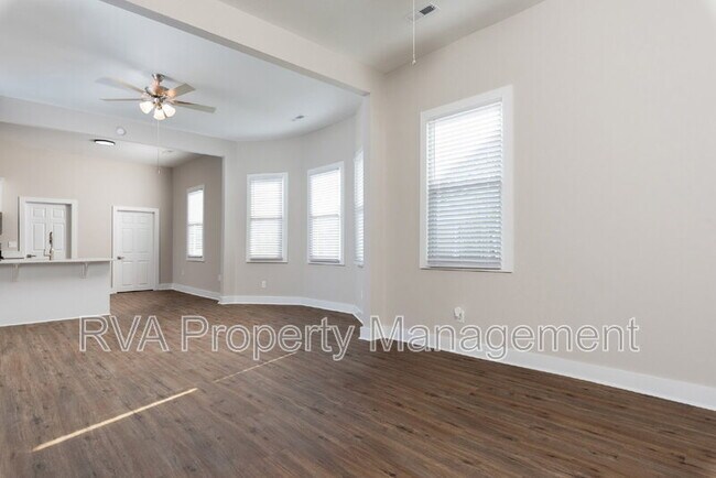 Building Photo - 9800 Golf Course Dr