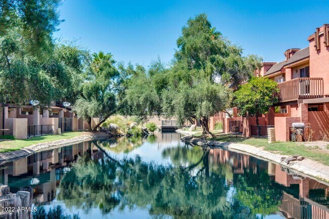 Building Photo - 2312 W Lindner Ave