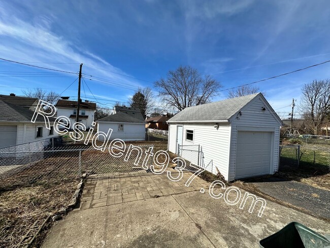 Building Photo - Updated 3 Bed 1 bath Home