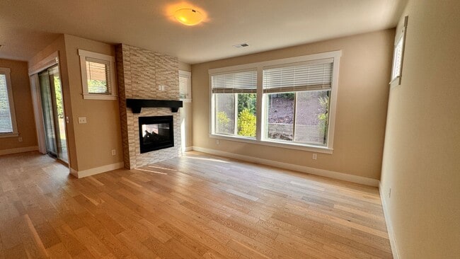 Building Photo - 3755 Monterey Ct NE