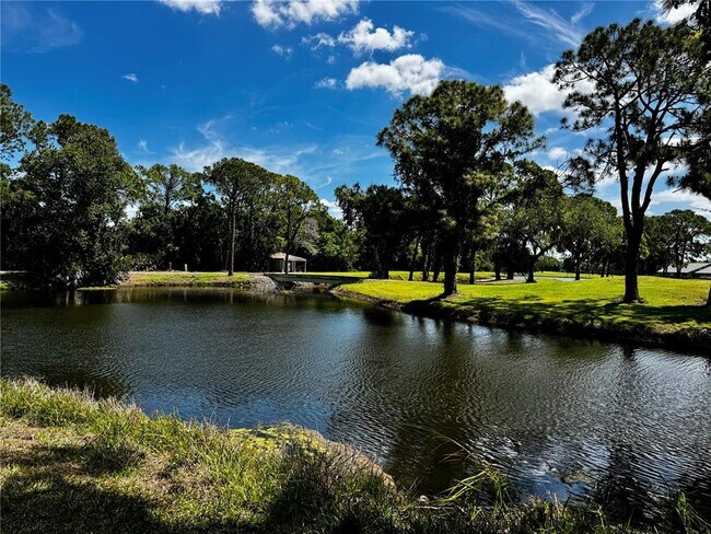 Building Photo - 4644 Weybridge St