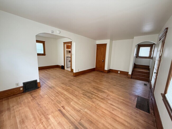 Building Photo - 614 Orange St