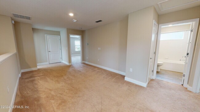 Building Photo - 201 Silver Creek Pl