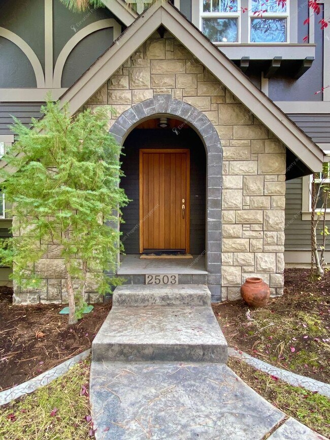 Building Photo - Northwest Crossing Gem! Bonus Office and F...