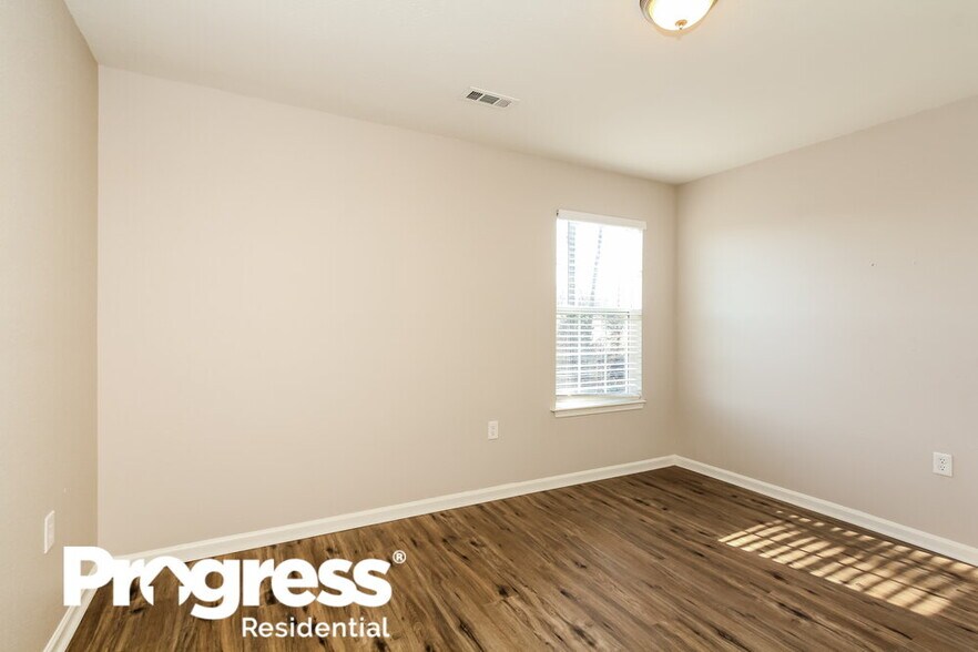 Building Photo - 4521 Oakburn Drive