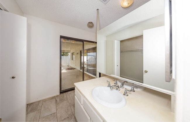 Building Photo - Remodeled Single Story Home off Huron St.