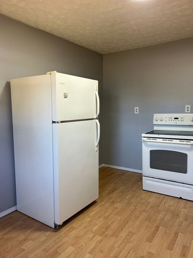 Building Photo - 624 S Clay St