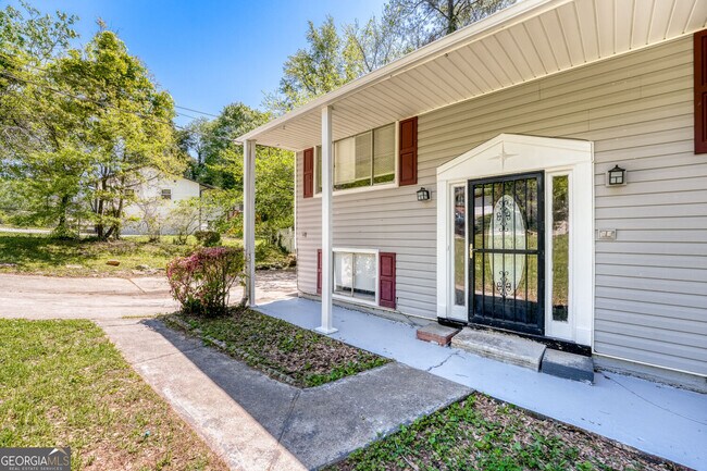 Building Photo - 1340 Pineglen Dr