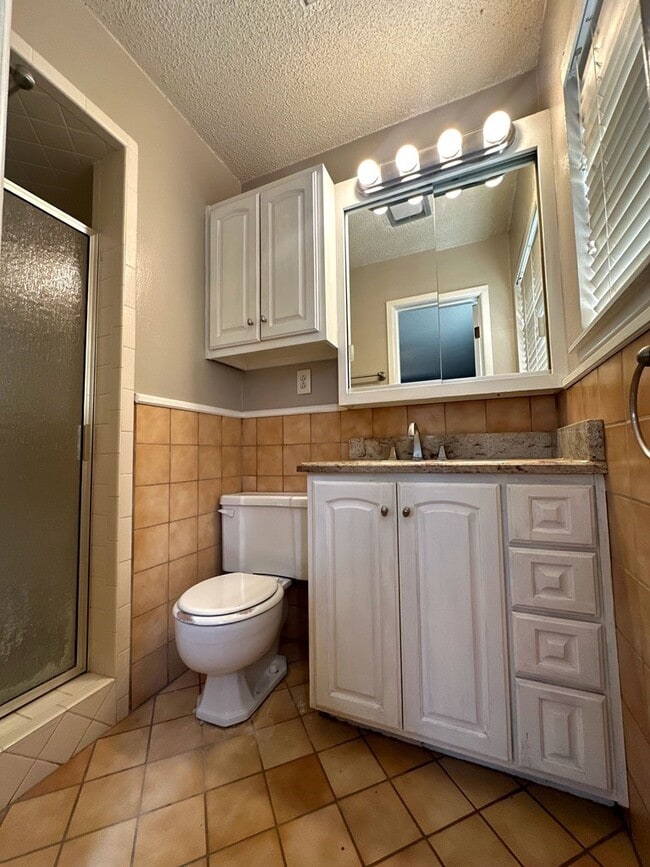 Building Photo - 3009 Bonham Ave