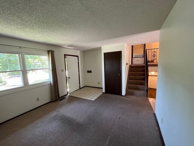 Building Photo - ALL PROSPECTIVE TENANTS MUST SUBMIT A $58 ...