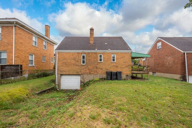 Building Photo - MOVE IN SPECIAL! SCORE HALF OFF 1ST MONTH'...