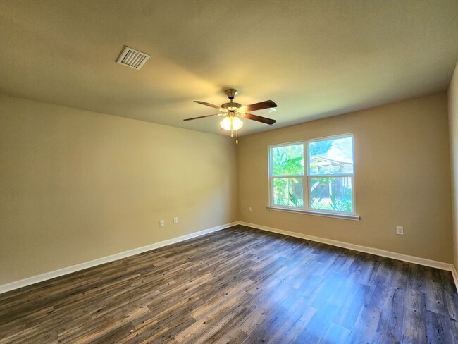 Building Photo - Hidden Lakes 3/2 available in Foley!