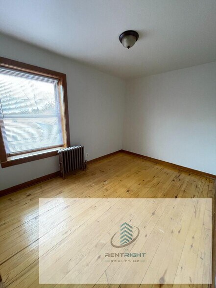 Building Photo - 5039 N Springfield Ave